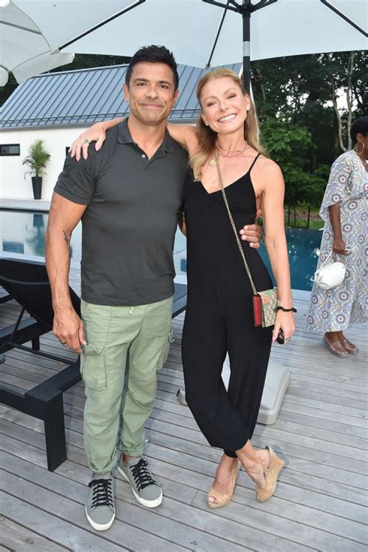 Is Kelly Ripa Pregnant? Know Kelly Ripa Pregnancy, Net worth, Age, Biography, And Height