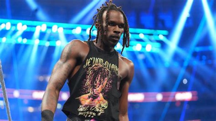 
Malik Evans Height, Weight, Net Worth, Age, Birthday, Wikipedia, Who, Nationality, Biography 