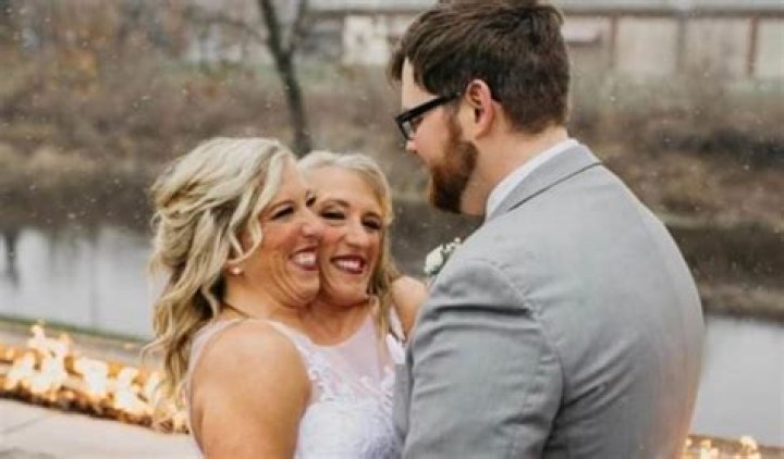 
Meet Brad Coleman Sister Brittany Coleman – Their Age Gap And Dancing Partners 