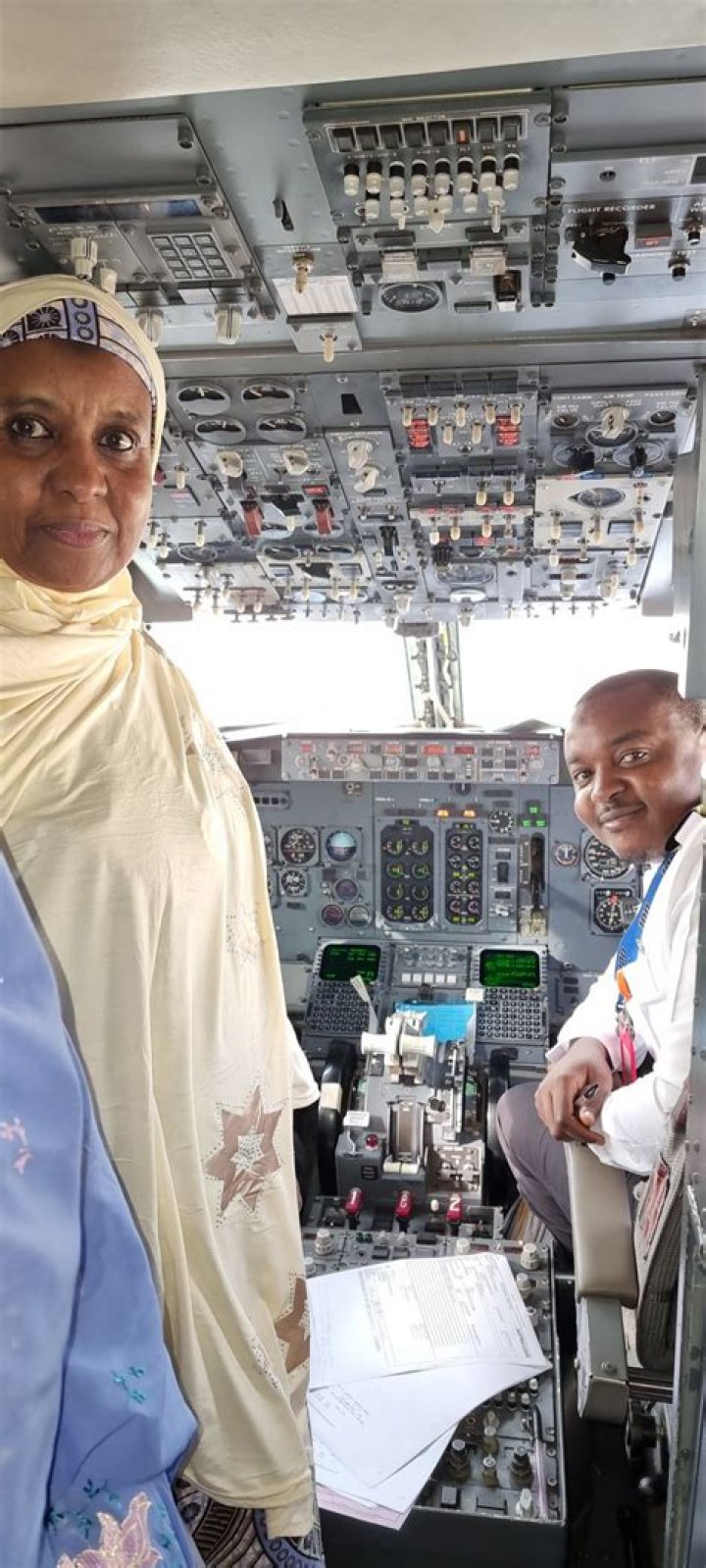 
Romantic moment Nigerian pilot proposed to his lover mid-air 