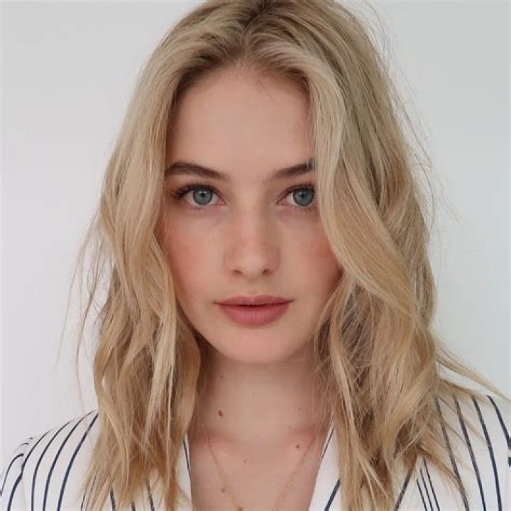 
Sanne Vloet Height, Weight, Net Worth, Age, Birthday, Wikipedia, Who, Nationality, Biography 