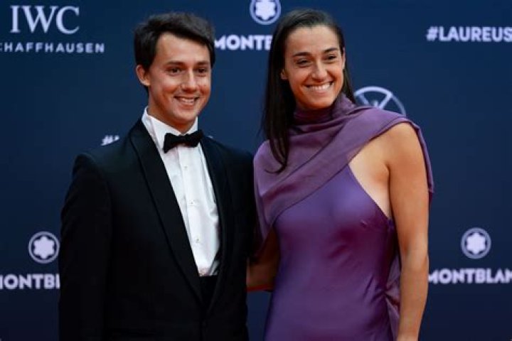 Thomas Bowman aka Tom Bowman, Caroline Garcia Husband Stands and Cheers Her Through The Sidelines